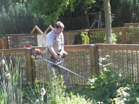 Bilder Arbeitseinsatz Teiche Altenpflegeheim 25.05.12